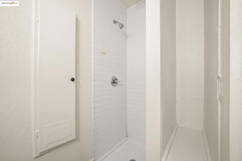 OAKLAND - Residential Income