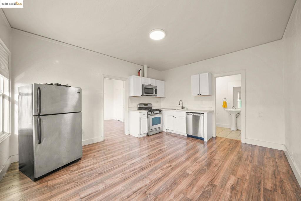 OAKLAND - Residential Income