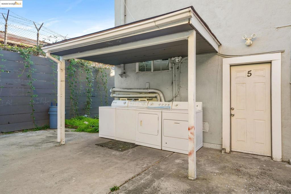 OAKLAND - Residential Income