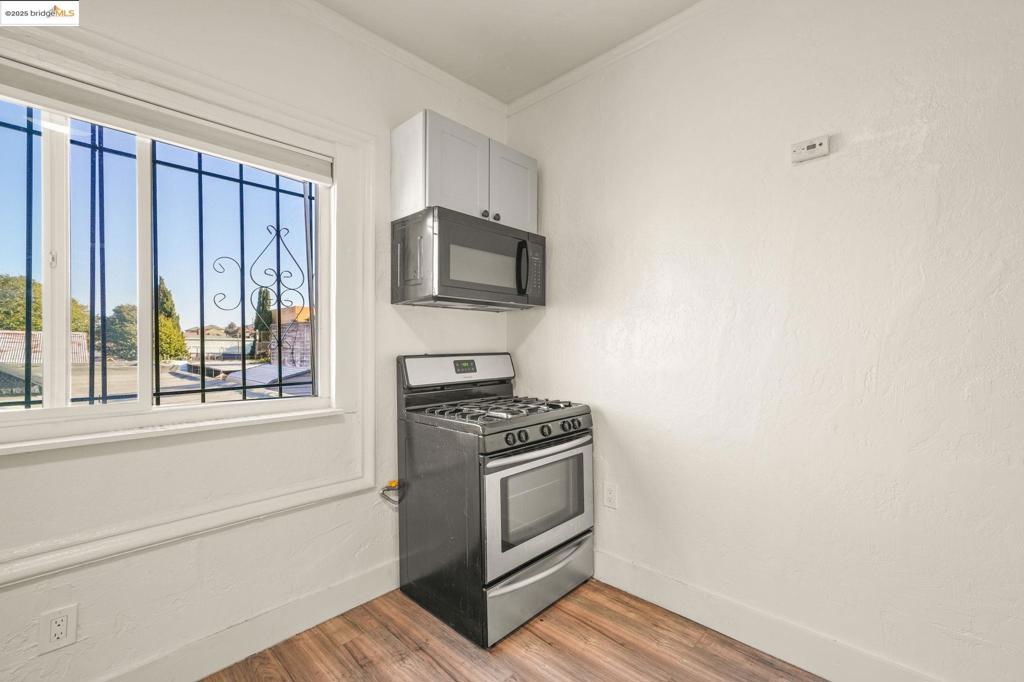 OAKLAND - Residential Income