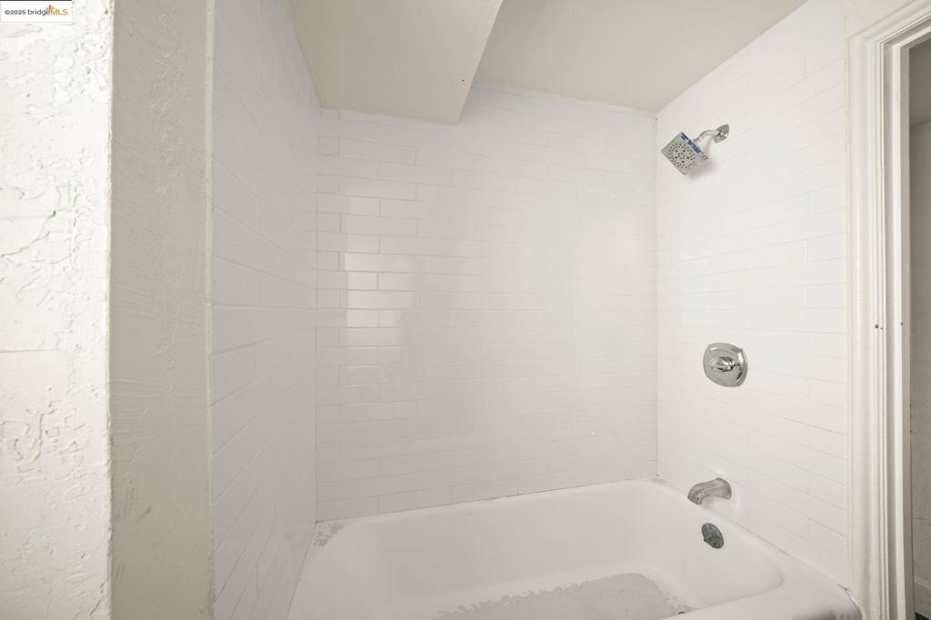 OAKLAND - Residential Income