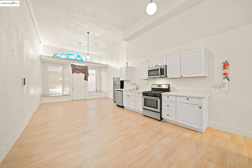 OAKLAND - Residential Income