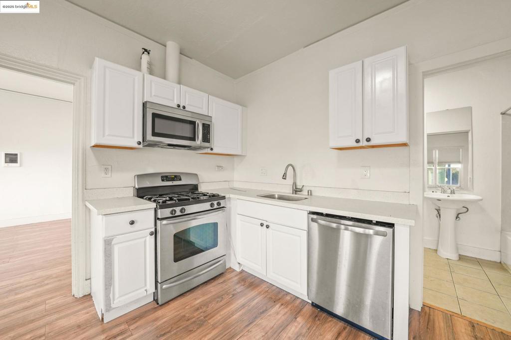 OAKLAND - Residential Income