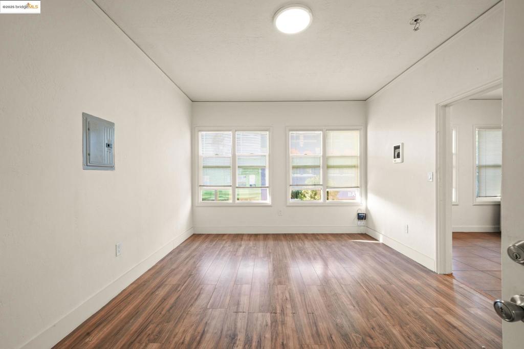 OAKLAND - Residential Income