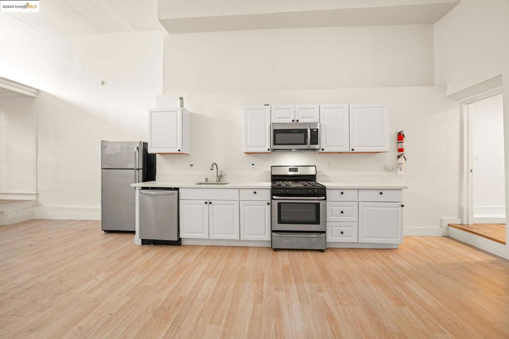 OAKLAND - Residential Income