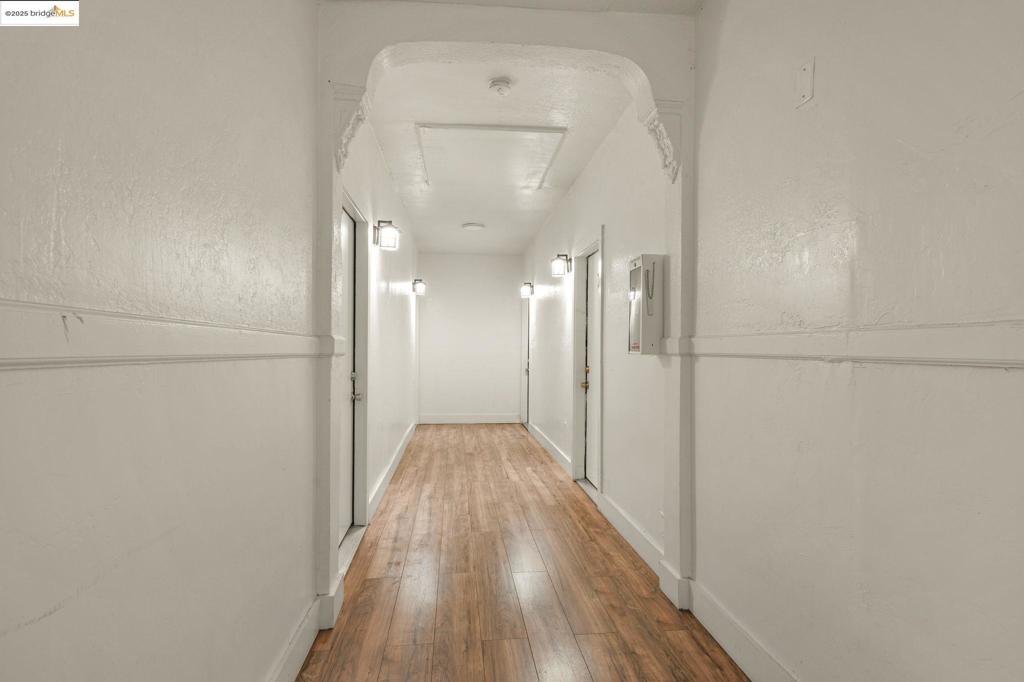 OAKLAND - Residential Income