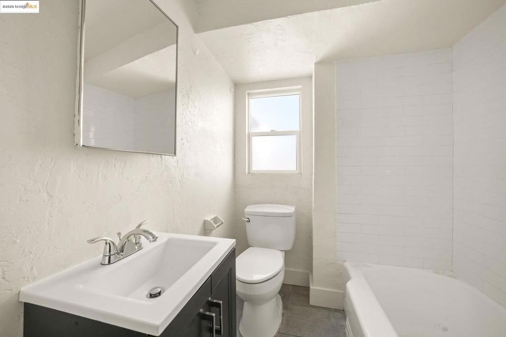 OAKLAND - Residential Income