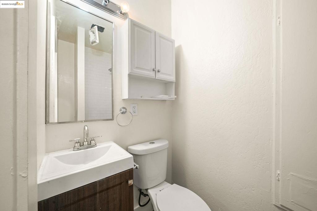 OAKLAND - Residential Income