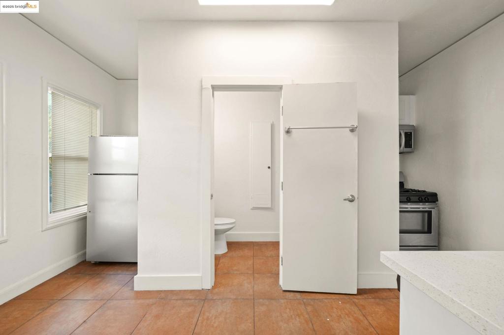 OAKLAND - Residential Income