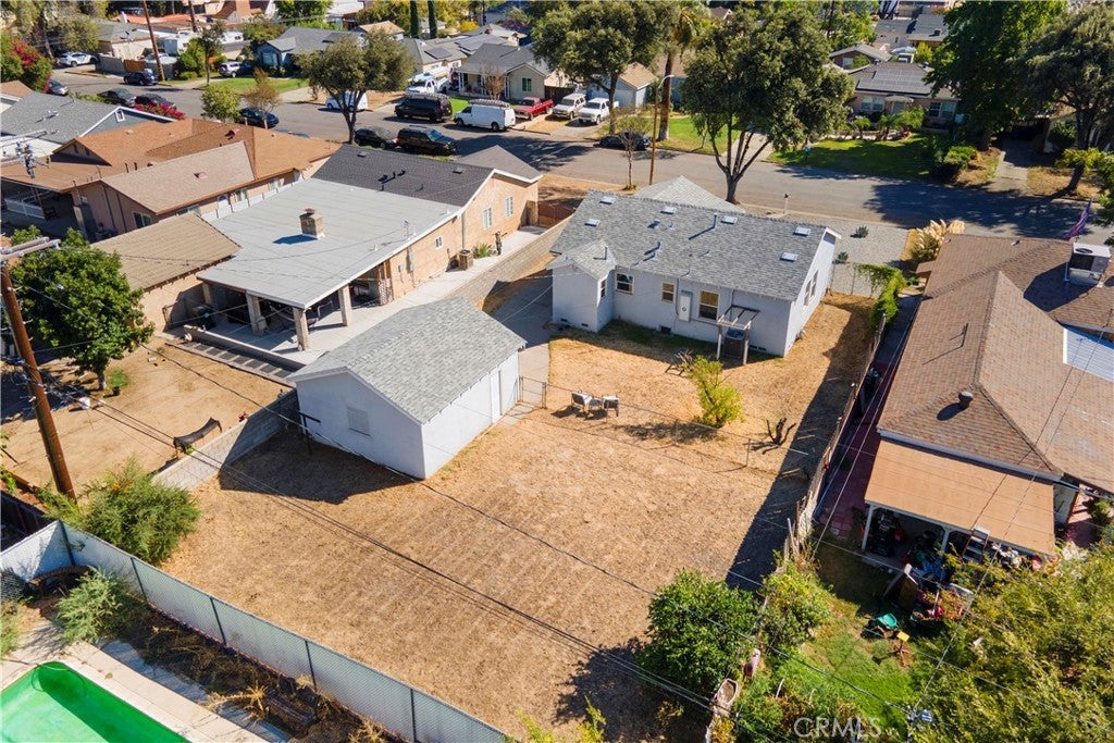 1068 W 24th