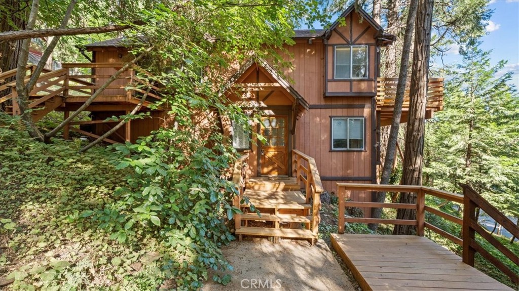 Absolute bargain! Unbelievable price! Priced low & firm for your pre-approved buyer who wants a great value on the best house in Crestline!