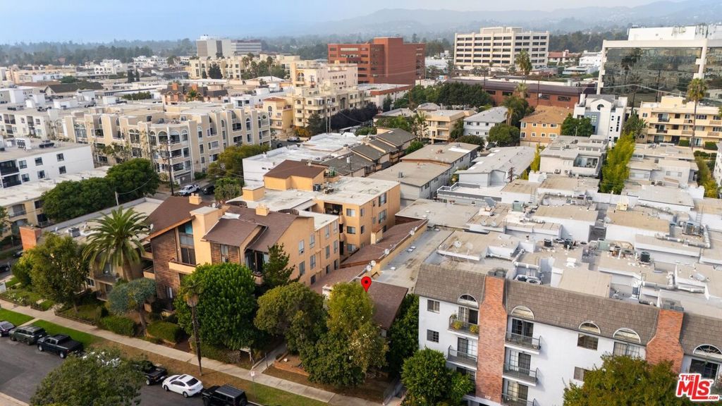 Photo of 11743 Darlington Avenue #1, Los Angeles, CA 90049 (MLS # 25619337)