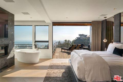 Photo of 6918 Oporto Drive, Los Angeles, CA 90068 (MLS # 26659183)