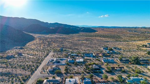 Photo of 7062 Estrella Avenue, 29 Palms, CA 92277 (MLS # JT25246790) Photo of 7062 Estrella Avenue, 29 Palms, CA 92277 (MLS # JT25246790)