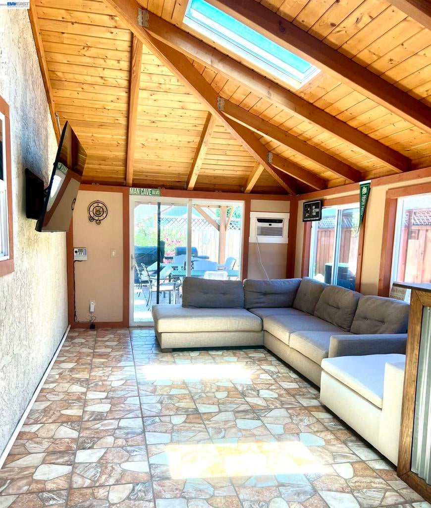 191 Clipper Dr