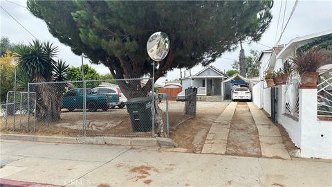 Photo of 601 S Ford Boulevard, East Los Angeles, CA 90022 (MLS # TR25189649) Photo of 601 S Ford Boulevard, East Los Angeles, CA 90022 (MLS # TR25189649)