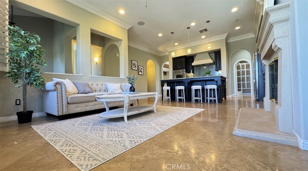 listing image 130723294814540191257