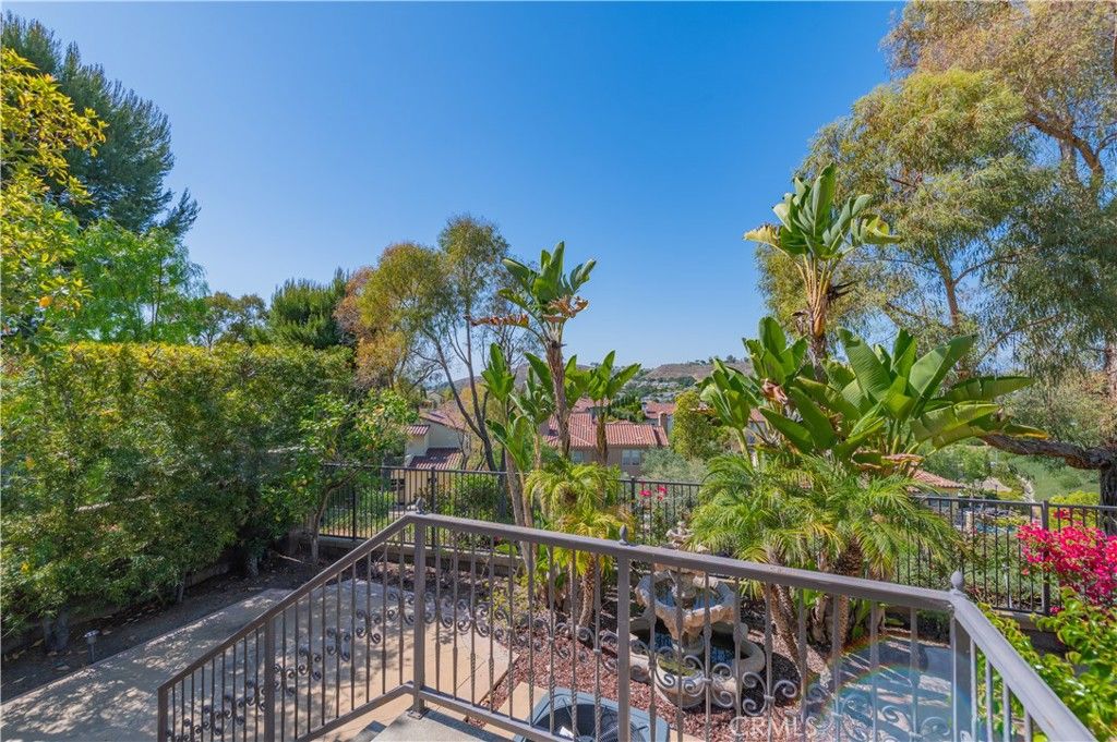 listing image 130724351066721725707