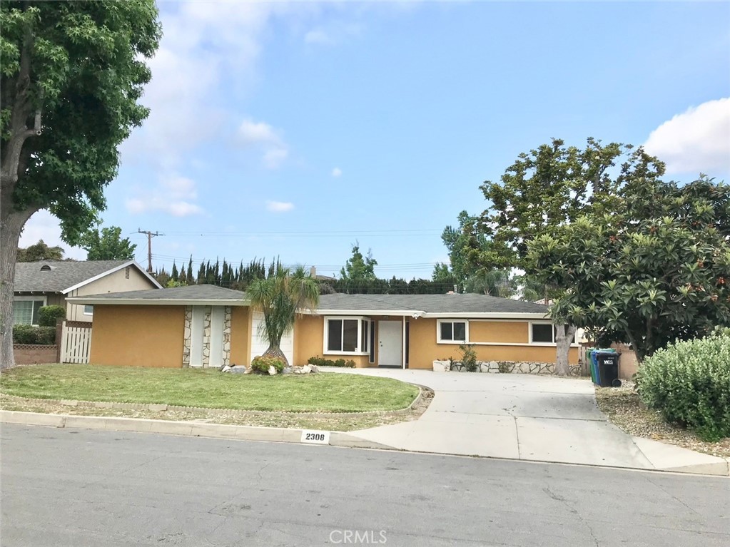 Fully renovated interior. New kitchen, bathroom and floor. In a quite street with no through traffic. Large three bedroom with a large open kitchen.
Granite-top kitchen island. Spacial family room with fire place, adjacent to an extra bonus enclosure sun room patio. Direct garage access. Large backyard for entertainment.