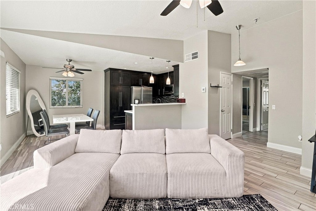 2616 Avenida del Vista B204