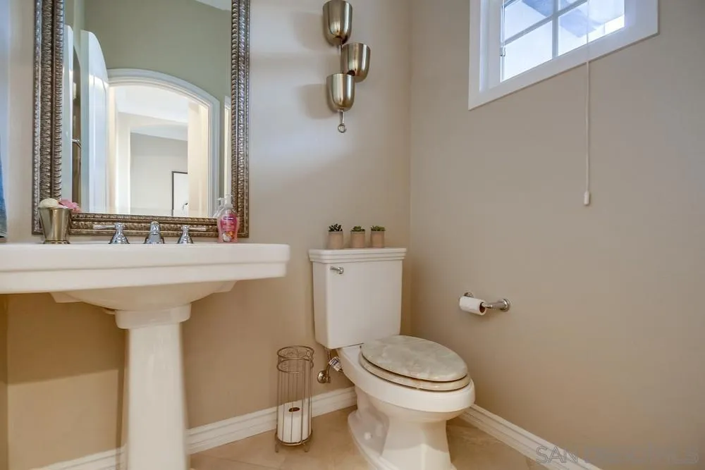 Chula Vista, California 91914, United States, 5 Bedrooms Bedrooms, ,5 BathroomsBathrooms,Residential,Active,183902