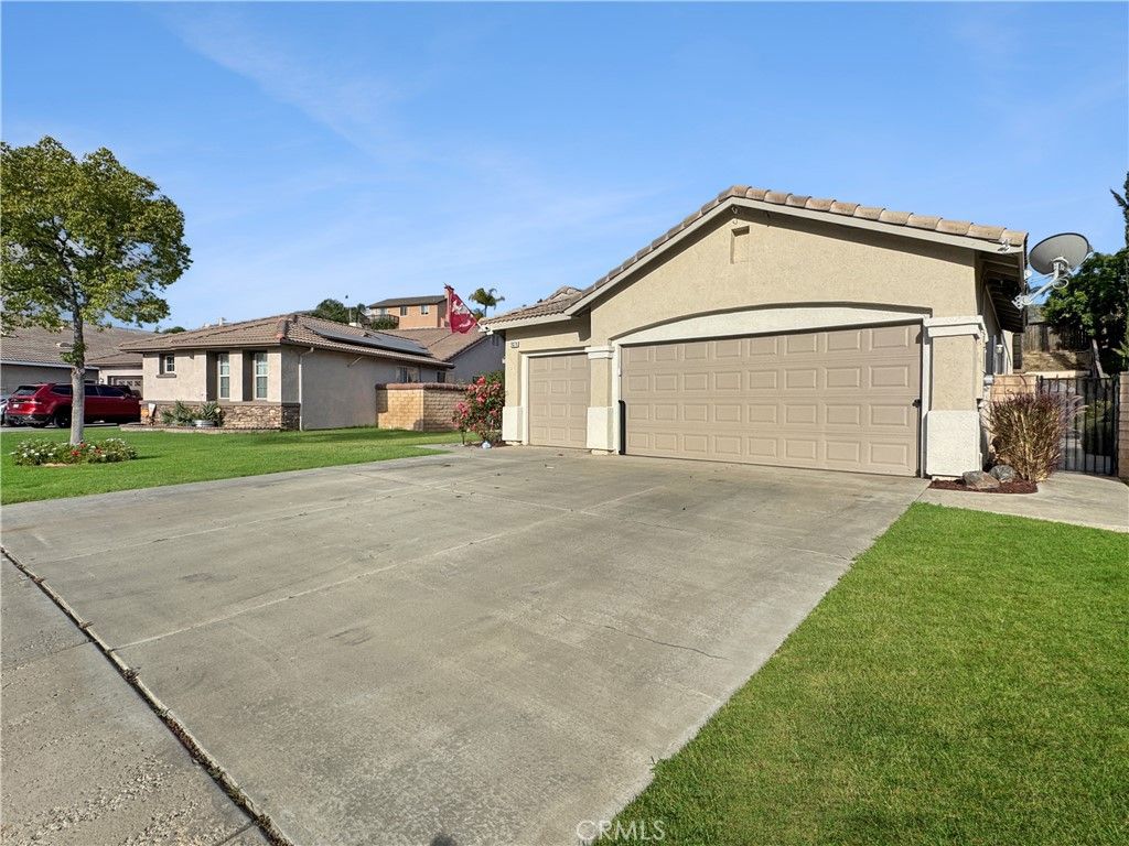 Photo of 28376 Evening Star DR, Menifee, CA 92585 (MLS # SW26117137)