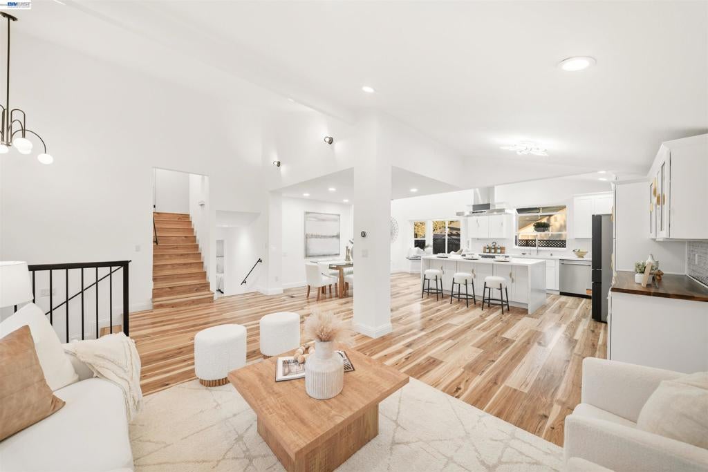 1140 Gilbert Ct