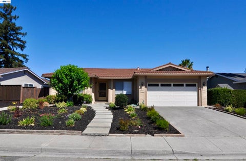 Photo of 274 Ludlow Pl PL, San Ramon, CA 94583 (MLS # 41146507)