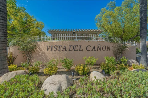 18834 Vista Del Canon Unit E, Newhall, CA 91321 - MLS#: SR26157753