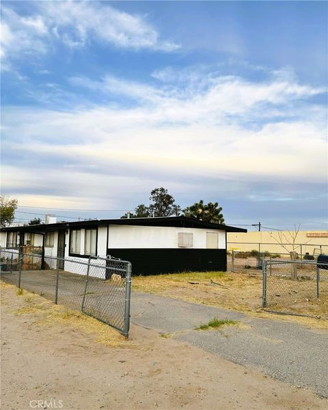 Photo of 16396 Yucca St, Hesperia, CA 92345 (MLS # DW25249795)