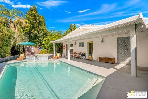 Tiny photo for 547 N Sunrise Way, Palm Springs, CA 92262 (MLS # 26986579PS)