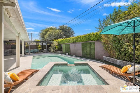 Tiny photo for 547 N Sunrise Way, Palm Springs, CA 92262 (MLS # 26986579PS)