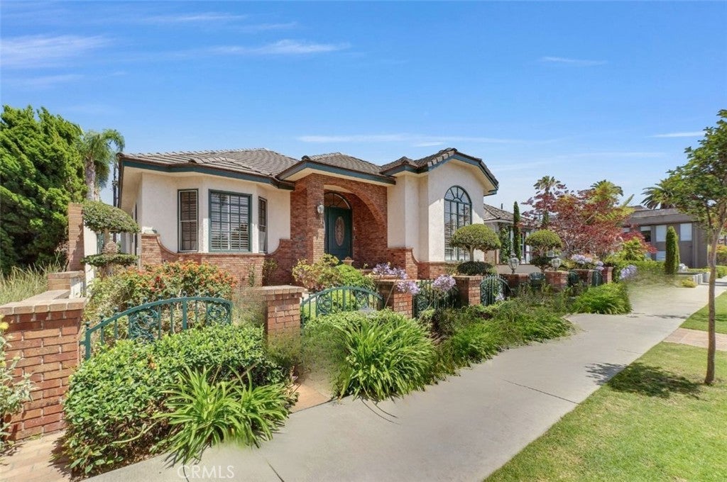 236 Belmont AVE, Long Beach CA 90803