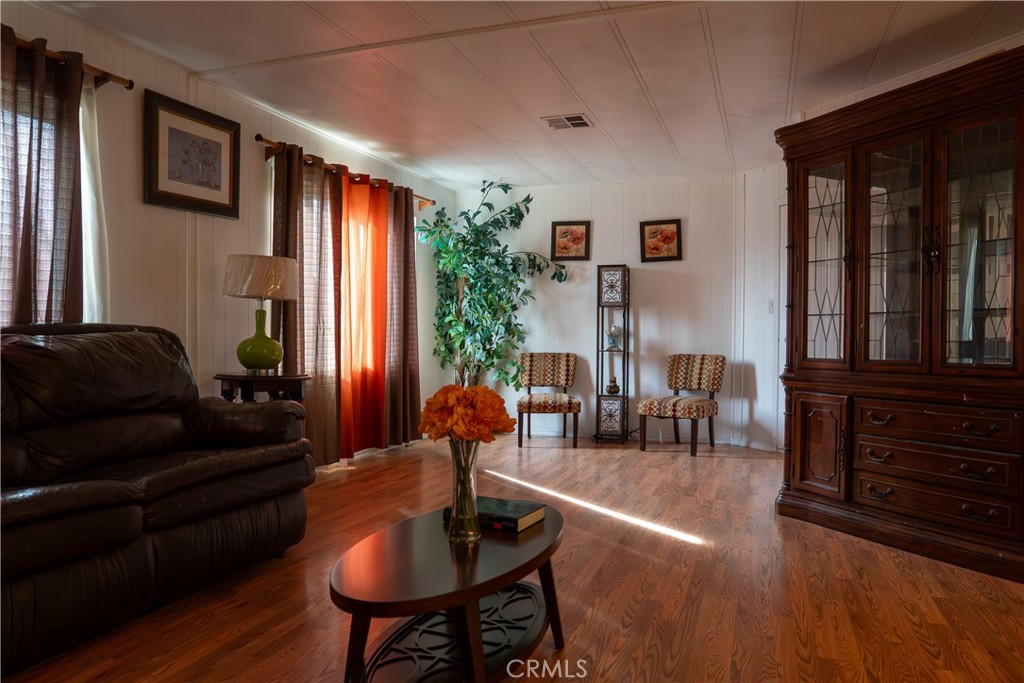 250 N Linden Avenue 248