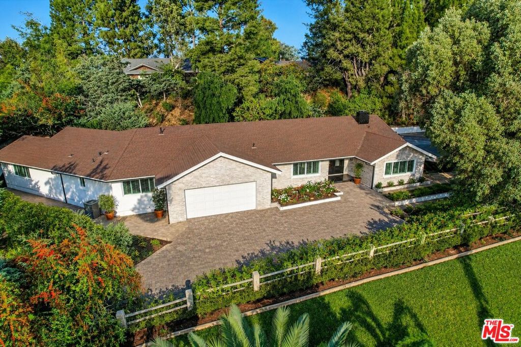 Photo of 4732 Del Moreno Drive, Woodland Hills, CA 91364 (MLS # 26835339)