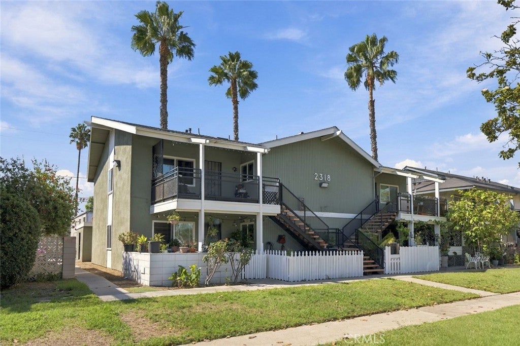 2318 W Greenacre