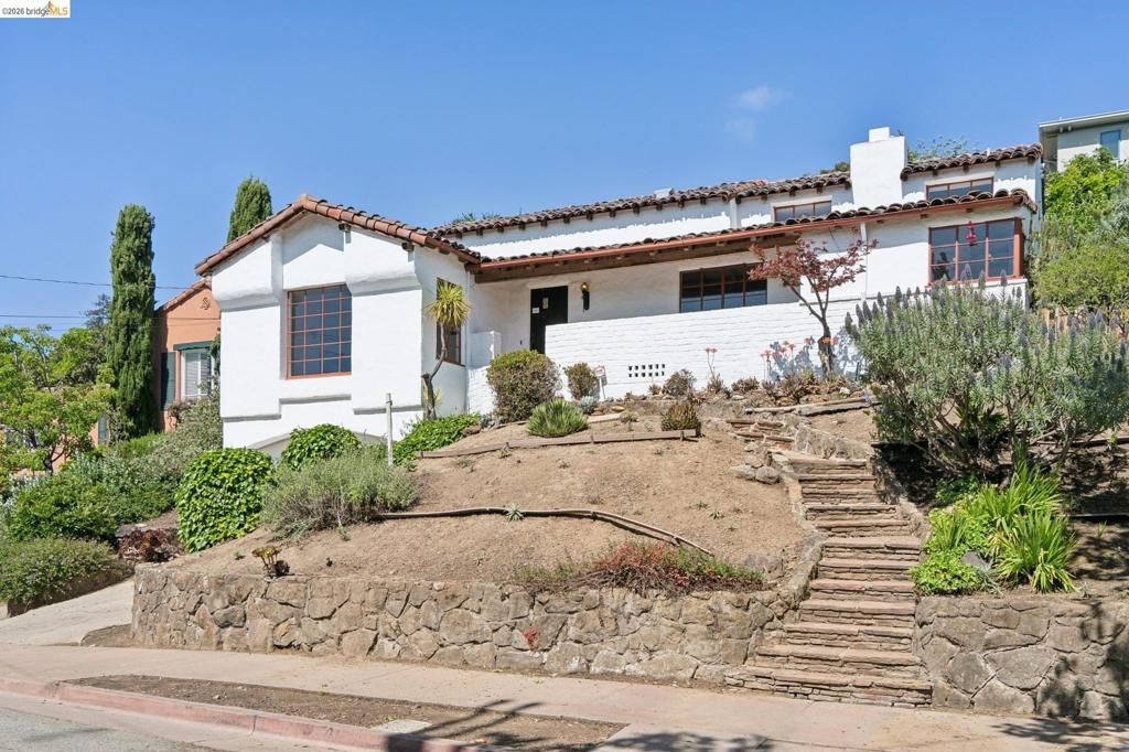 Photo of 340 Jerome Avenue Ave, Piedmont, CA 94610 (MLS # 41131501)