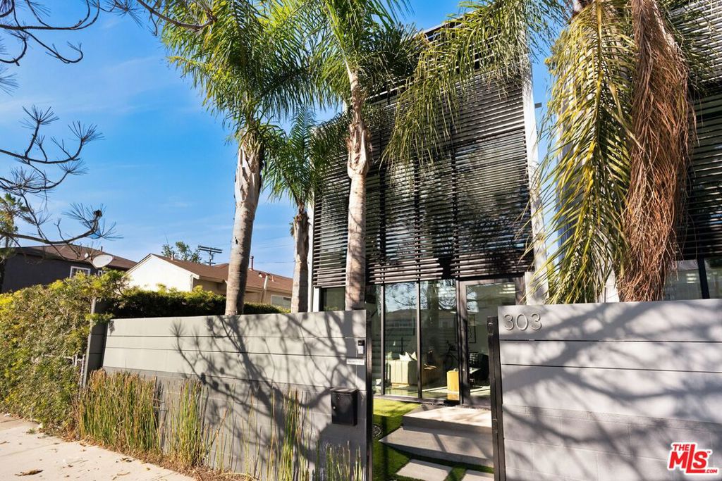 303 Venice Way
