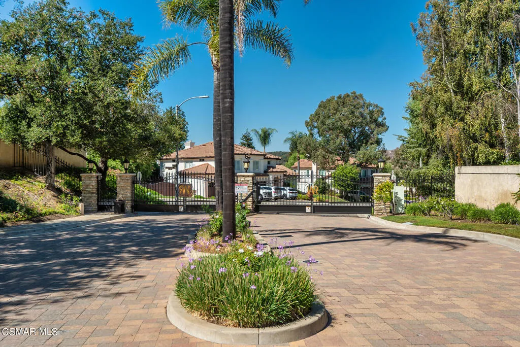 Simi Valley, California 93065, United States, 6 Bedrooms Bedrooms, ,6 BathroomsBathrooms,Residential,Active,138044