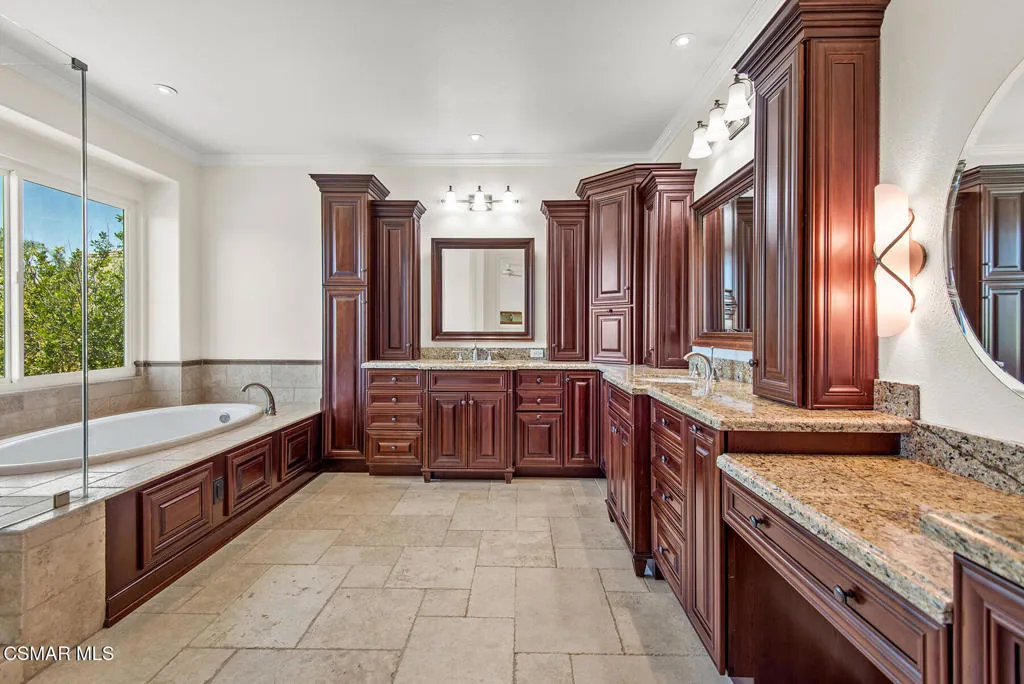 Simi Valley, California 93065, United States, 6 Bedrooms Bedrooms, ,6 BathroomsBathrooms,Residential,Active,138044