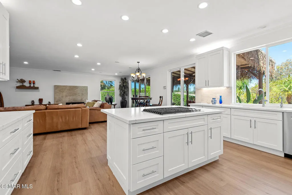 Simi Valley, California 93065, United States, 6 Bedrooms Bedrooms, ,6 BathroomsBathrooms,Residential,Active,138044