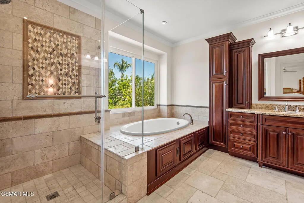 Simi Valley, California 93065, United States, 6 Bedrooms Bedrooms, ,6 BathroomsBathrooms,Residential,Active,138044