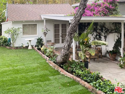 Photo of 1602 Courtney Avenue, Los Angeles, CA 90046 (MLS # 21798320) Photo of 1602 Courtney Avenue, Los Angeles, CA 90046 (MLS # 21798320)