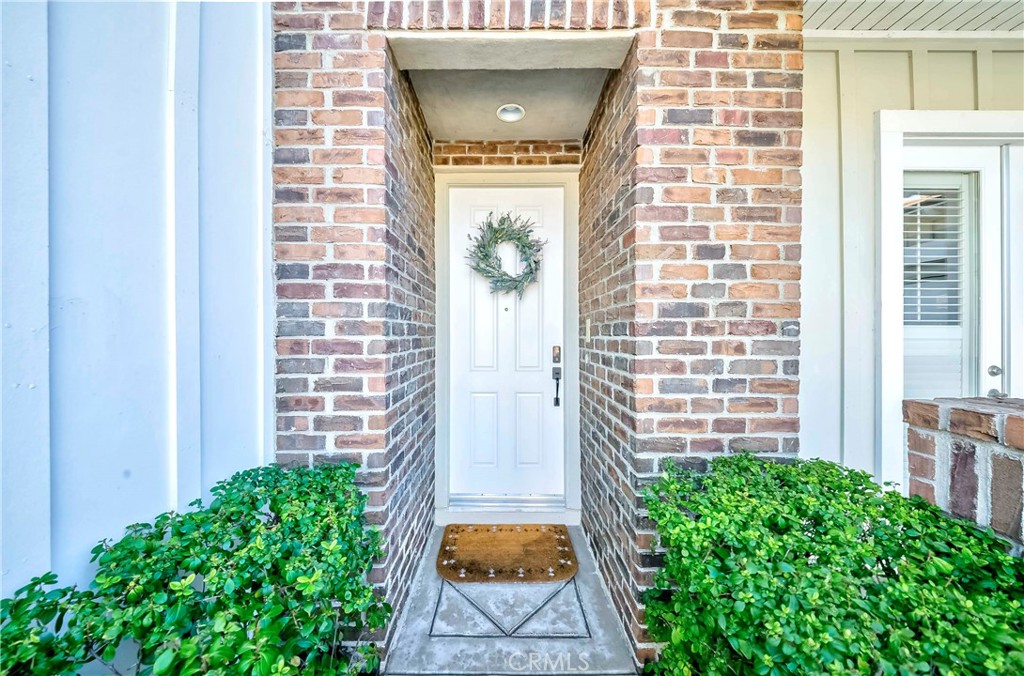 986 White Alder Avenue