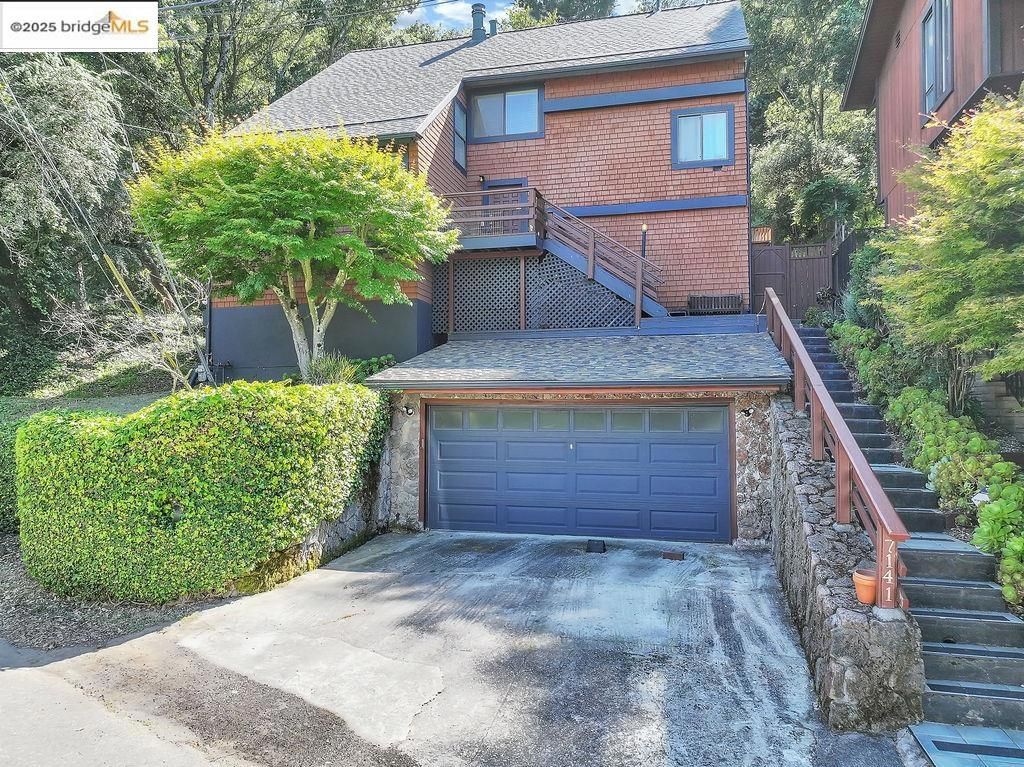 Photo of 7141 Homewood Dr Dr, Oakland, CA 94611 (MLS # 41115357)