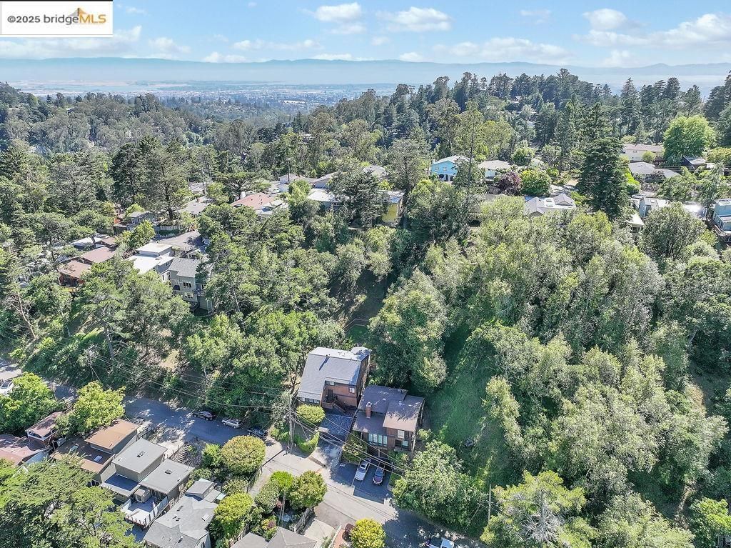 Photo of 7141 Homewood Dr Dr, Oakland, CA 94611 (MLS # 41115357)