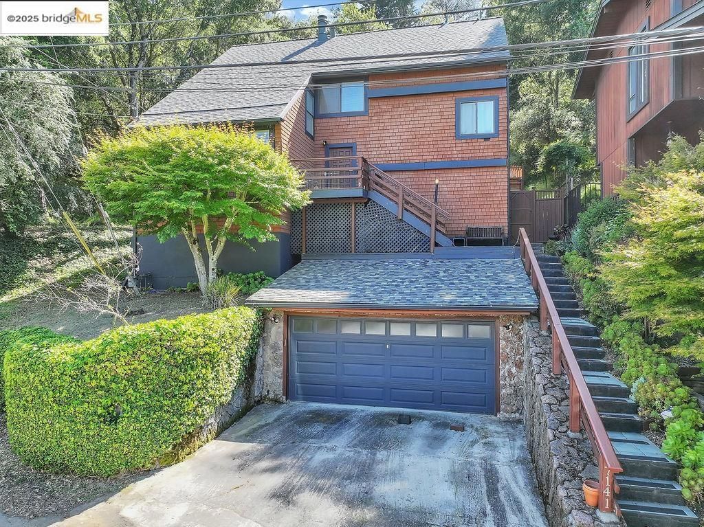 Photo of 7141 Homewood Dr Dr, Oakland, CA 94611 (MLS # 41115357)