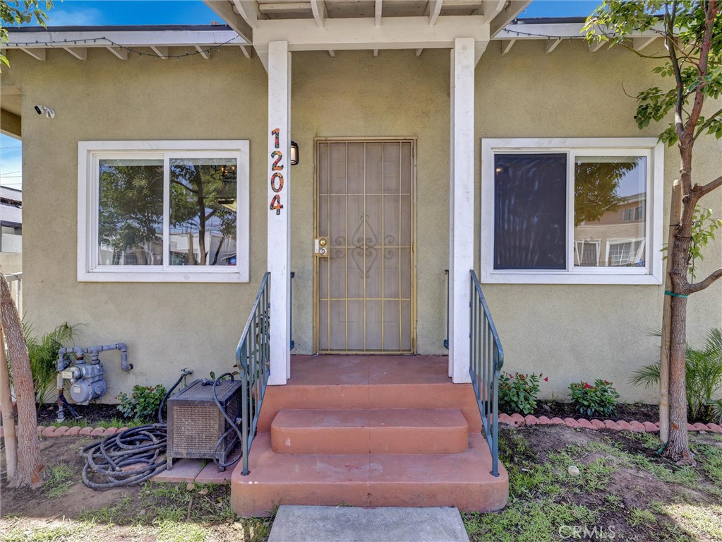 1204 E Smith