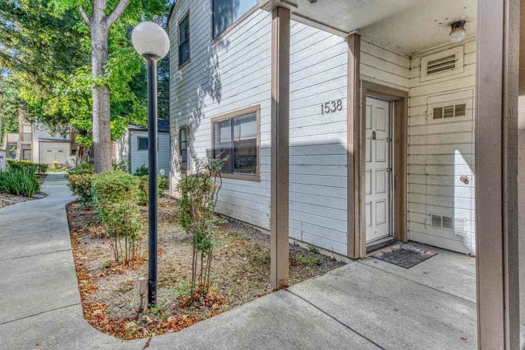 1538 Meadow Ridge Circle