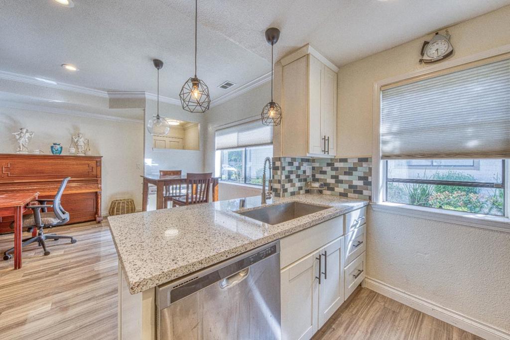1538 Meadow Ridge Circle